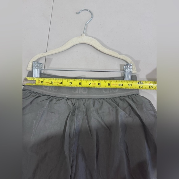 ALO Yoga Women's Charcoal Layered Skorts - Picture 8 of 8